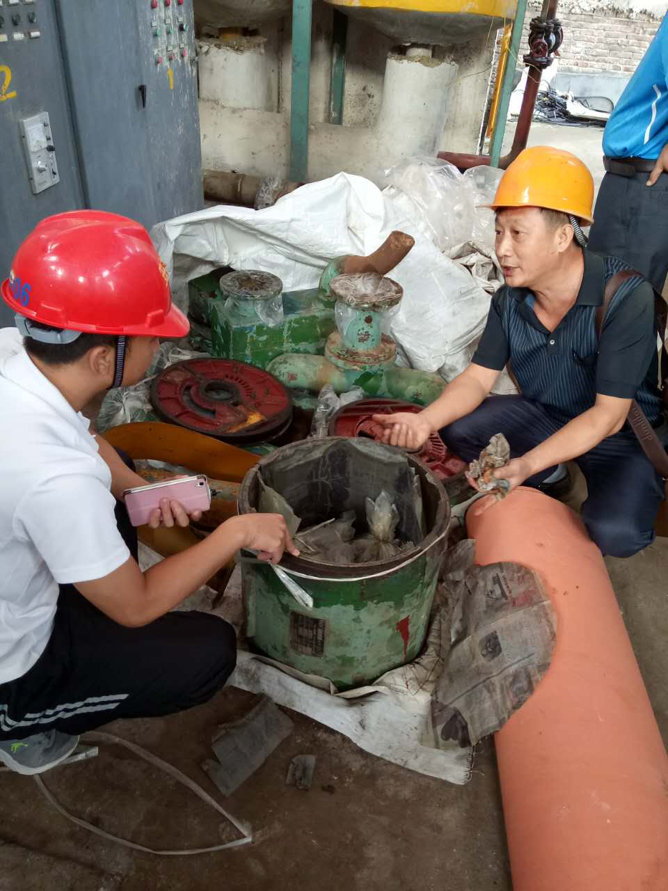 現場拆分水環式真空泵進行培訓與講解現場圖